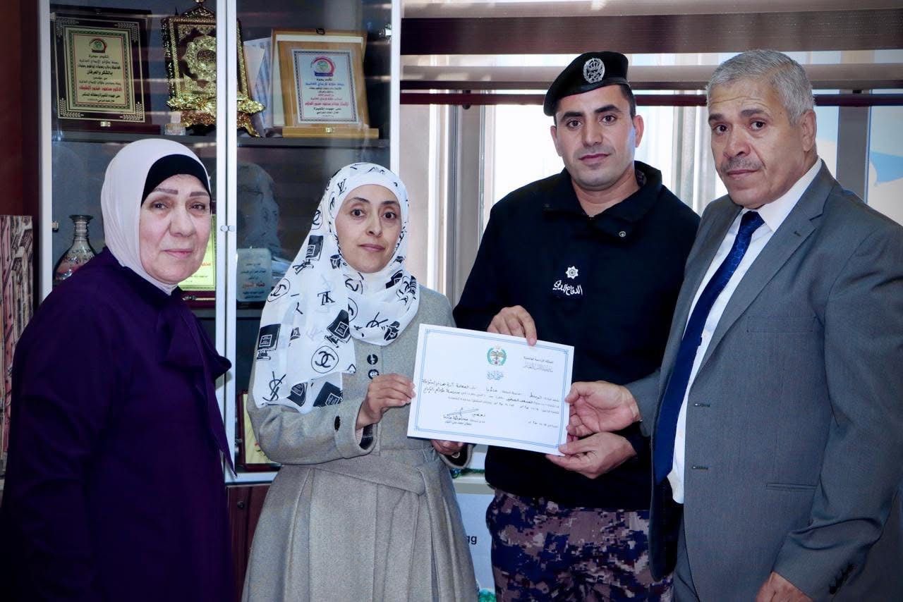 مديرية شرطة مادبا ودفاع مدني مادبا يكرّمان المشاركين في دورة “المسعف الصغير” بمدرسة طلائع الإبداع العالمية