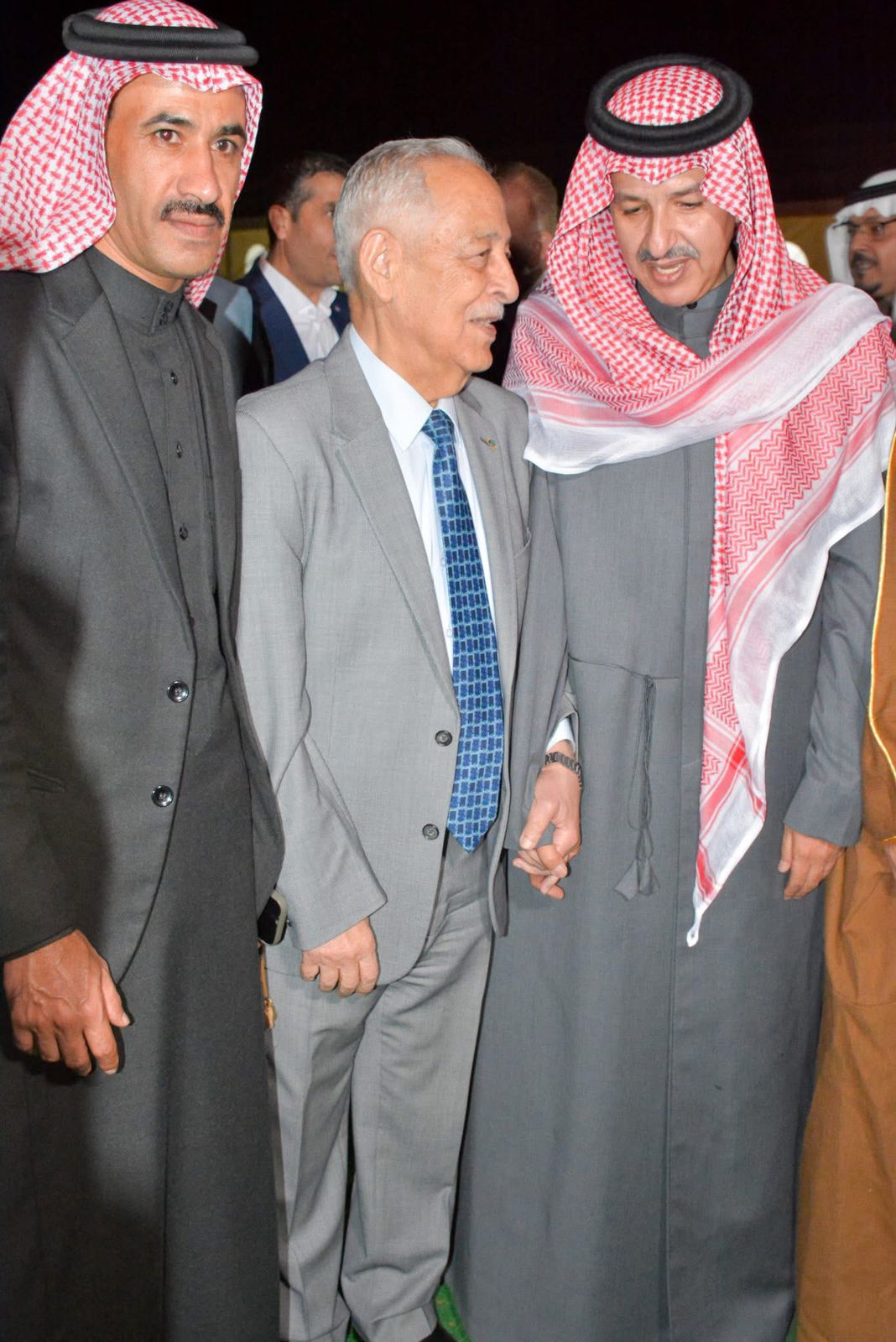 مأدبة عشاء احتفاءً بزيارة رئيس الديوان الملكي وعدد من أصحاب المعالي في ديوان قبيلة بني عطية بالخالدية