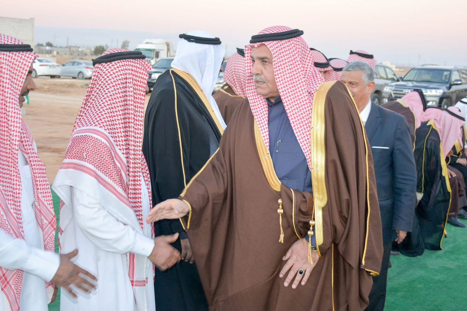 مأدبة عشاء احتفاءً بزيارة رئيس الديوان الملكي وعدد من أصحاب المعالي في ديوان قبيلة بني عطية بالخالدية