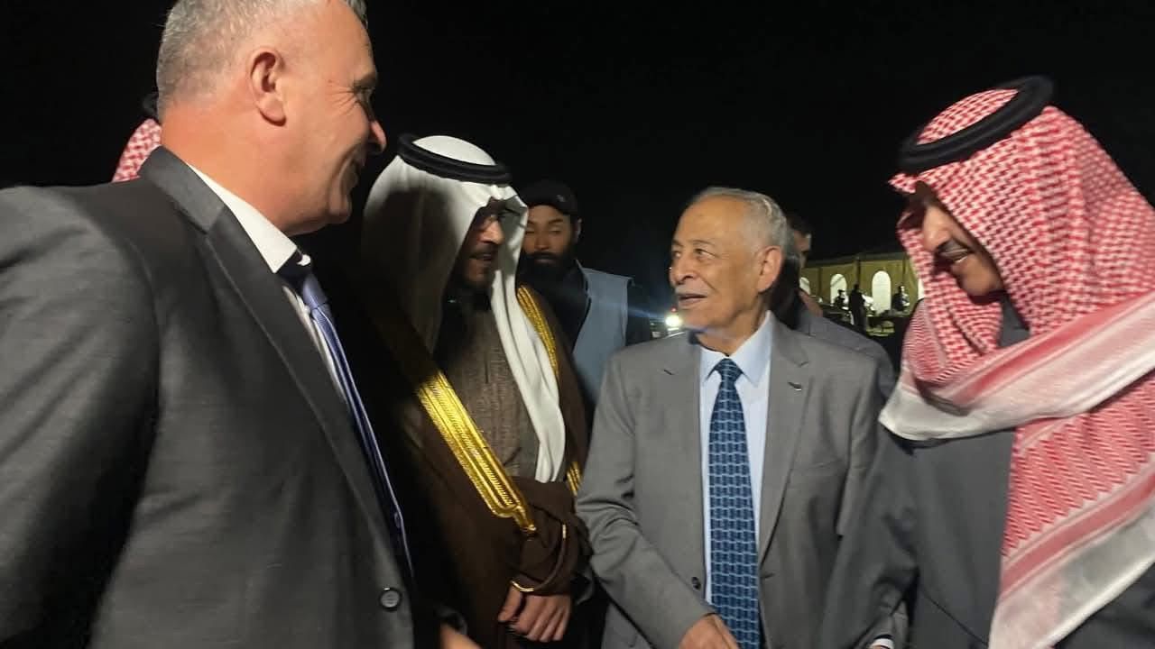 مأدبة عشاء احتفاءً بزيارة رئيس الديوان الملكي وعدد من أصحاب المعالي في ديوان قبيلة بني عطية بالخالدية