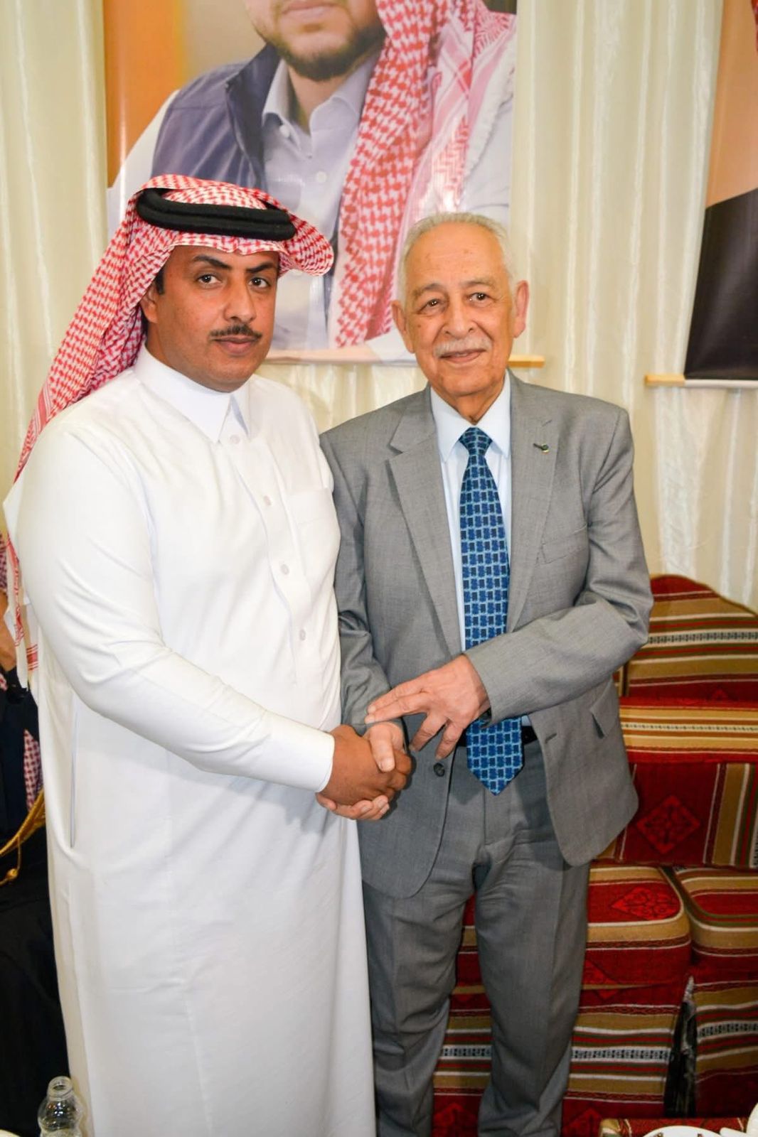 مأدبة عشاء احتفاءً بزيارة رئيس الديوان الملكي وعدد من أصحاب المعالي في ديوان قبيلة بني عطية بالخالدية