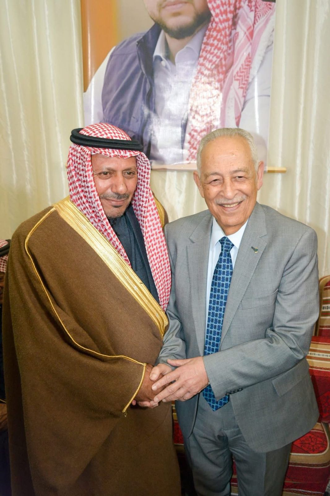 مأدبة عشاء احتفاءً بزيارة رئيس الديوان الملكي وعدد من أصحاب المعالي في ديوان قبيلة بني عطية بالخالدية