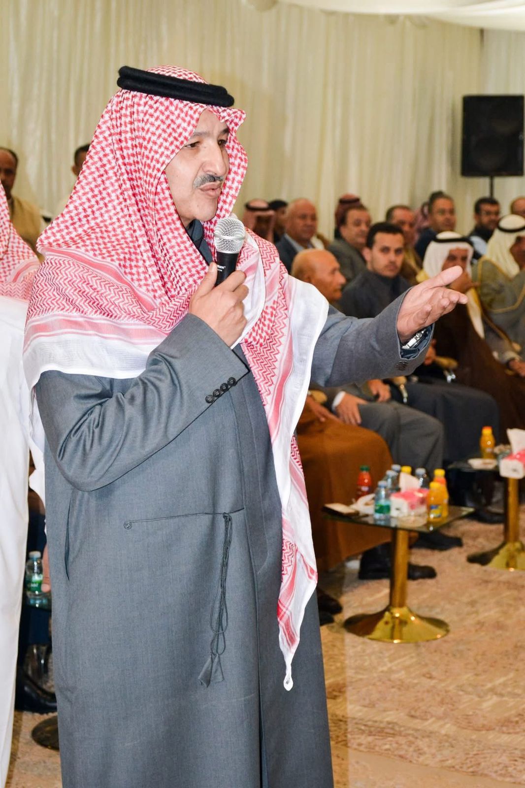 مأدبة عشاء احتفاءً بزيارة رئيس الديوان الملكي وعدد من أصحاب المعالي في ديوان قبيلة بني عطية بالخالدية