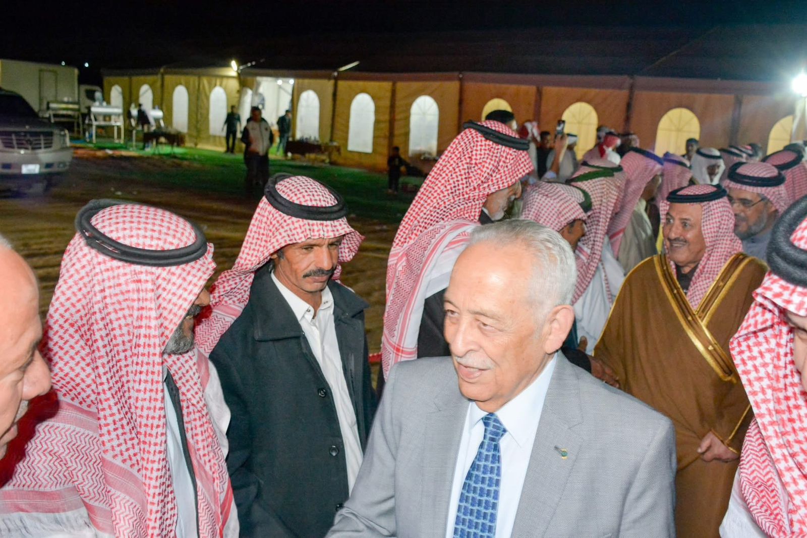مأدبة عشاء احتفاءً بزيارة رئيس الديوان الملكي وعدد من أصحاب المعالي في ديوان قبيلة بني عطية بالخالدية