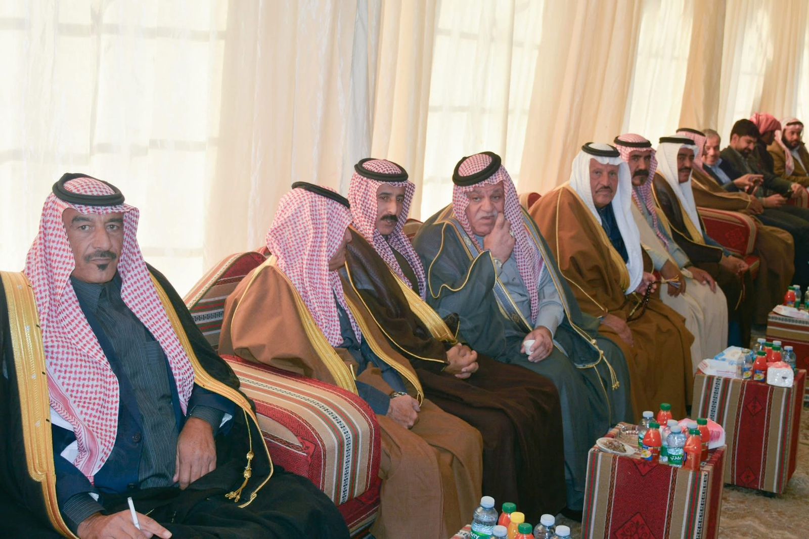 مأدبة عشاء احتفاءً بزيارة رئيس الديوان الملكي وعدد من أصحاب المعالي في ديوان قبيلة بني عطية بالخالدية