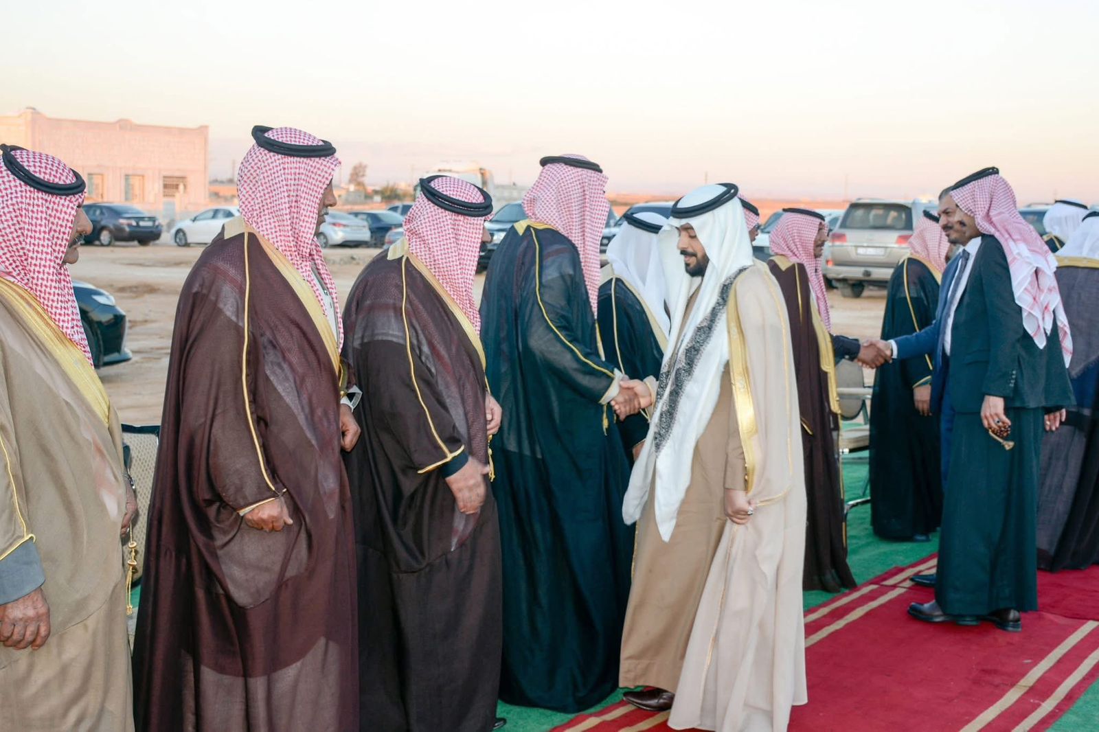 مأدبة عشاء احتفاءً بزيارة رئيس الديوان الملكي وعدد من أصحاب المعالي في ديوان قبيلة بني عطية بالخالدية