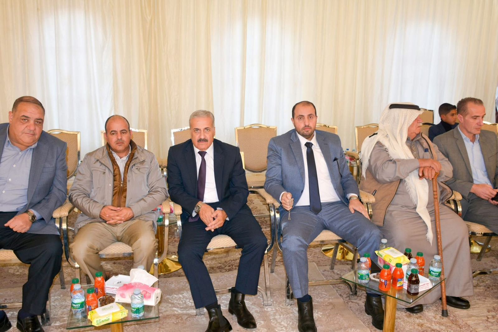 مأدبة عشاء احتفاءً بزيارة رئيس الديوان الملكي وعدد من أصحاب المعالي في ديوان قبيلة بني عطية بالخالدية