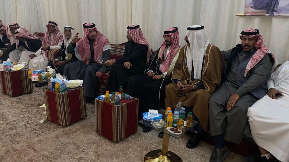 مأدبة عشاء احتفاءً بزيارة رئيس الديوان الملكي وعدد من أصحاب المعالي في ديوان قبيلة بني عطية بالخالدية