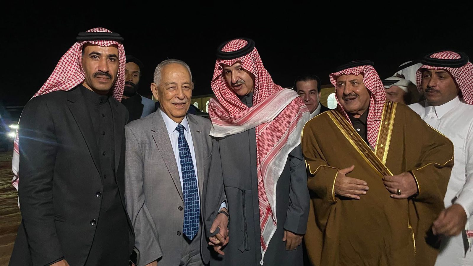 مأدبة عشاء احتفاءً بزيارة رئيس الديوان الملكي وعدد من أصحاب المعالي في ديوان قبيلة بني عطية بالخالدية