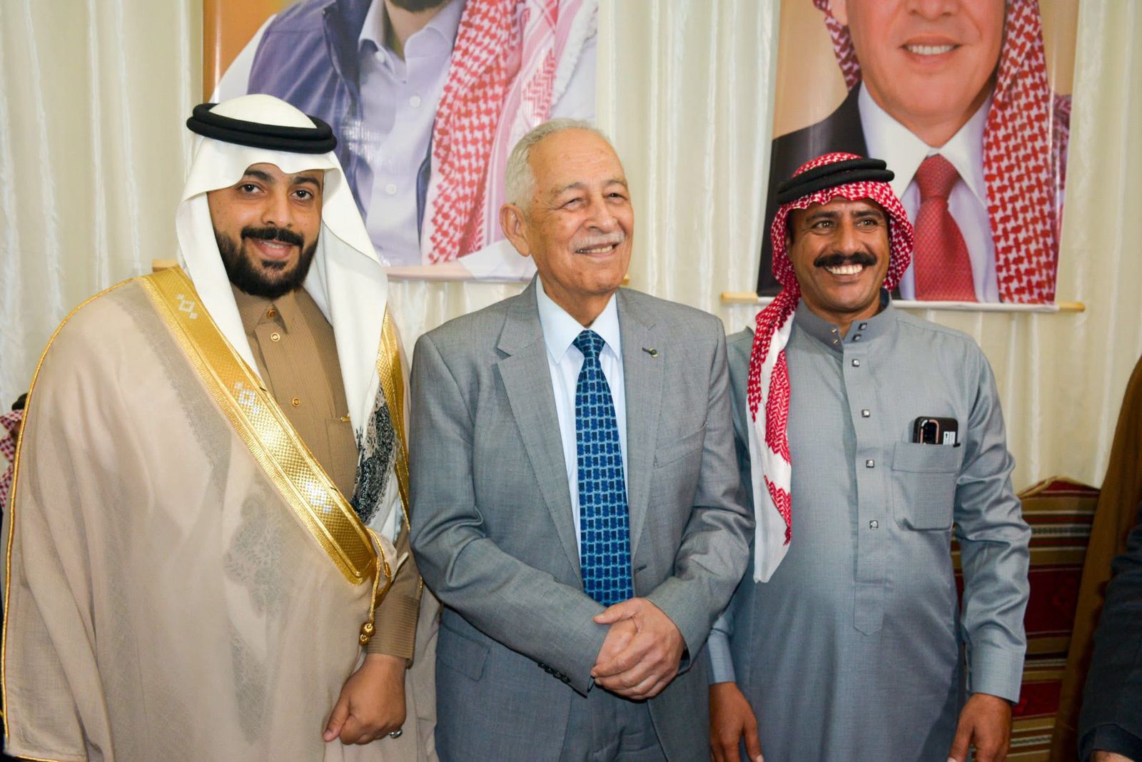 مأدبة عشاء احتفاءً بزيارة رئيس الديوان الملكي وعدد من أصحاب المعالي في ديوان قبيلة بني عطية بالخالدية