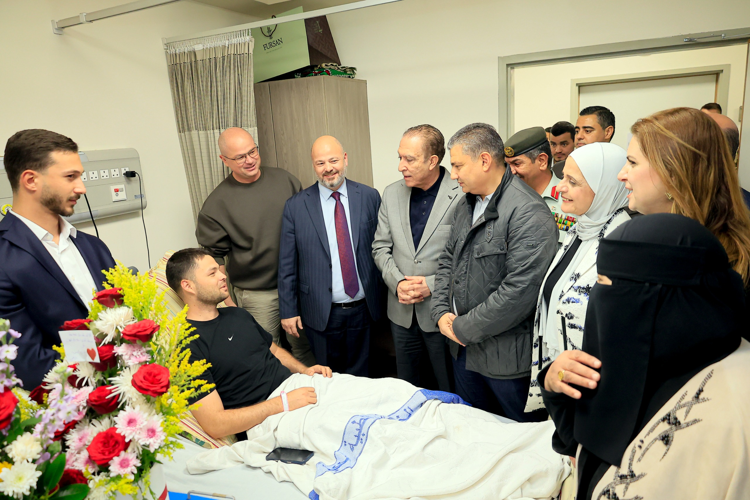 الميثاق الوطني يعود مصابي مداهمة الأجهزة الأمنية للاطمئنان على صحتهم