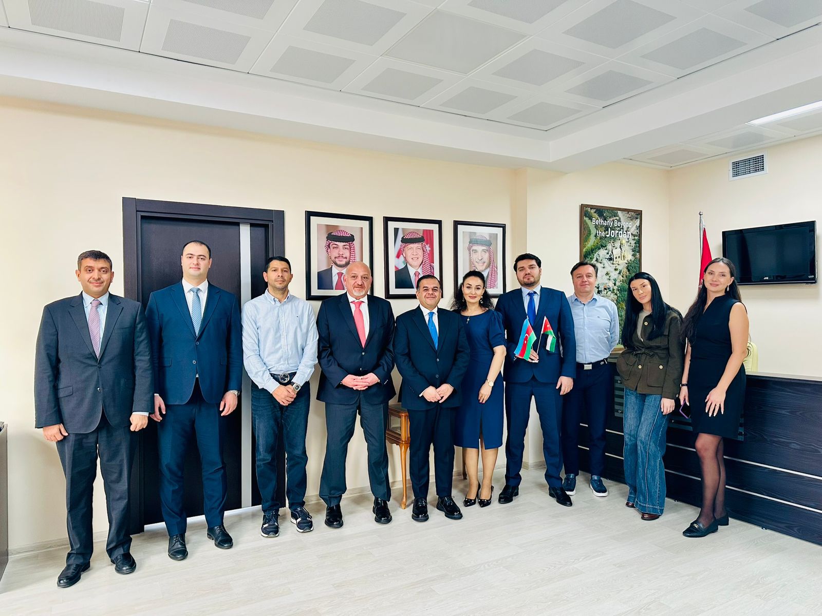 وزارة السياحة والآثار تعزز تعاونها مع السوق الأذري لاستقطاب مزيد من السياح للأردن