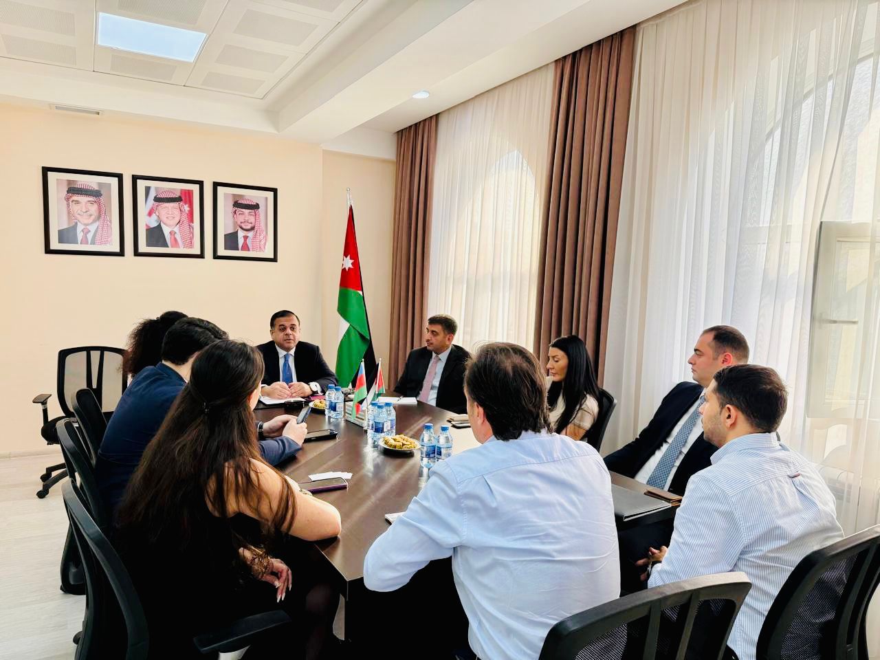 وزارة السياحة والآثار تعزز تعاونها مع السوق الأذري لاستقطاب مزيد من السياح للأردن