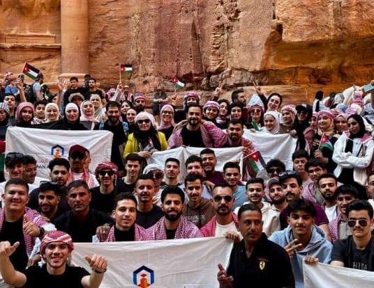 طلاب جامعة عمان العربية يطلقون مبادرة وطنية لتعزيز السياحة والانتماء الوطني  