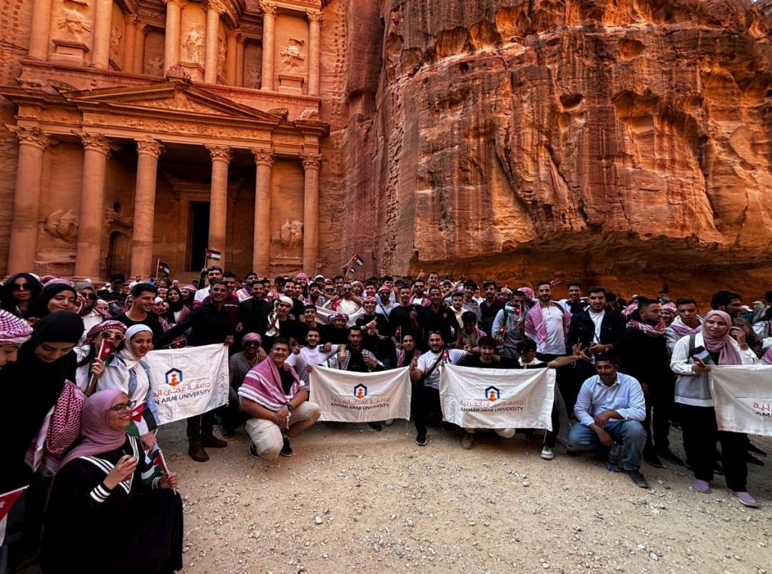 طلاب جامعة عمان العربية يطلقون مبادرة وطنية لتعزيز السياحة والانتماء الوطني  