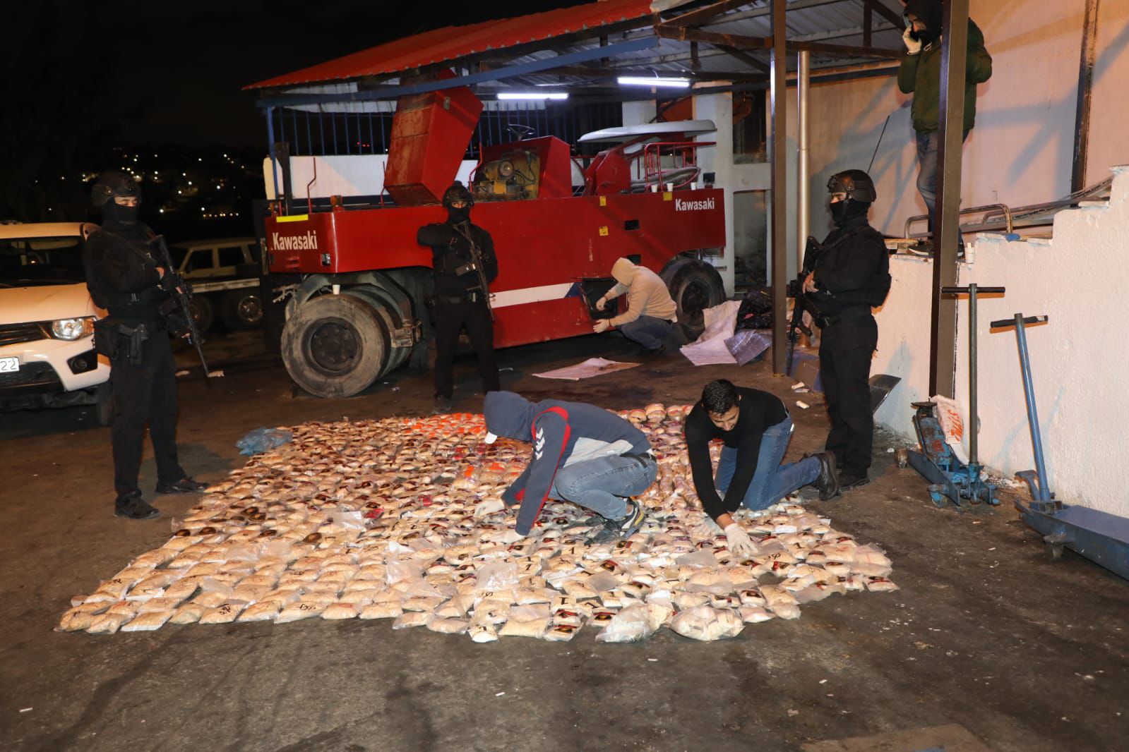 ادارة مكافحة المخدرات وبعد شهرين من عمليات التحقيق والمراقبة تُحبط محاولة تهريب مليون ومئتي ألف حبّة مخدرة لإحدى دول الجوار