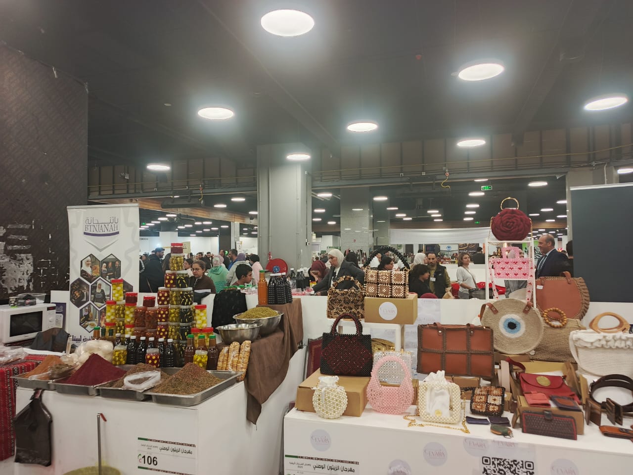 وزارة الزراعة: إقبال شديد على شراء زيت الزيتون وتعزيز فرق فحص الزيت في أرض المهرجان