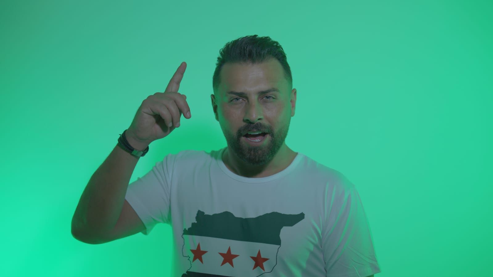 النجم السوري ريتشارد يطلق أغنية نيالا احتفالاً بسوريا