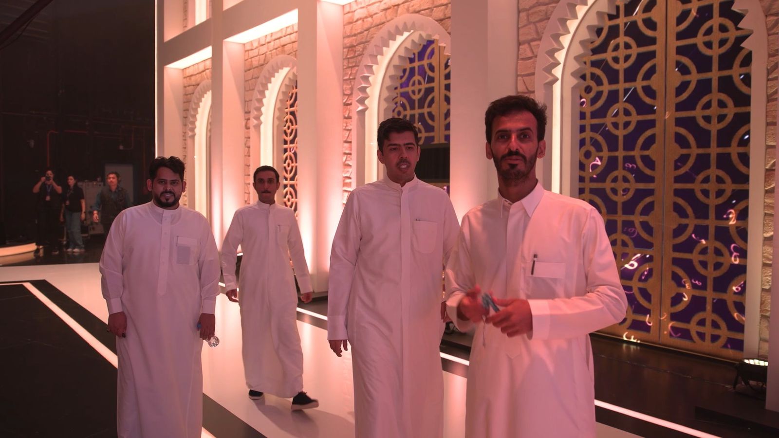 كواليس المليون».. نافذة جديدة تكشف ما وراء الكاميرا أبوظبي 06-12-2025