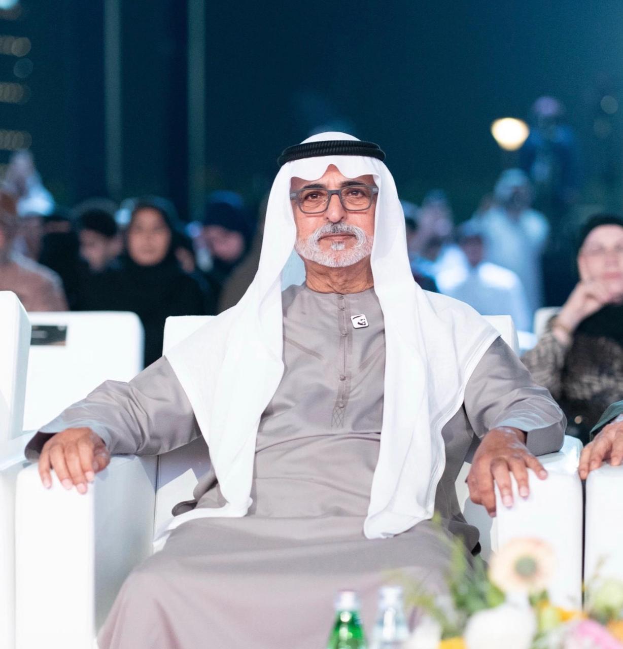 نهيان بن مبارك يشهد حفل تخريج الدفعة الـ14 دفعة غينيس في الجامعة الأمريكية في الإمارات AUE