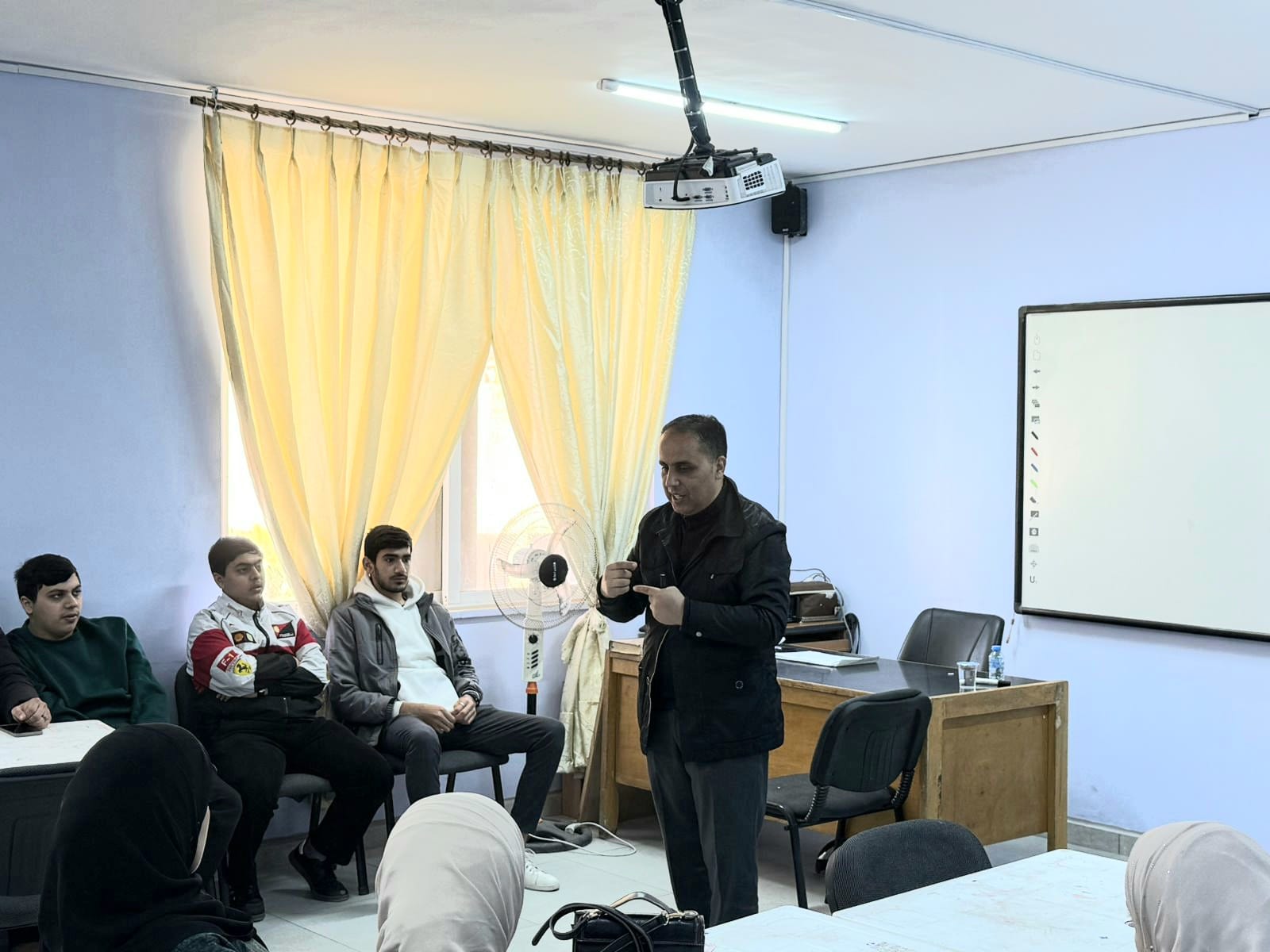 مديرية شباب الزرقاء تنظم جلسة لتعزيز المشاركة السياسية للشباب