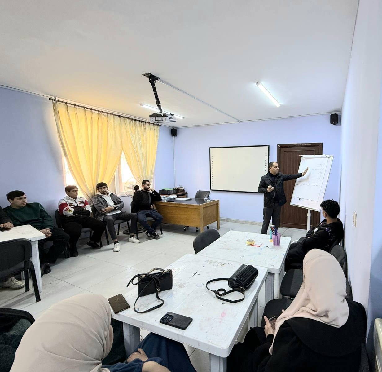 مديرية شباب الزرقاء تنظم جلسة لتعزيز المشاركة السياسية للشباب