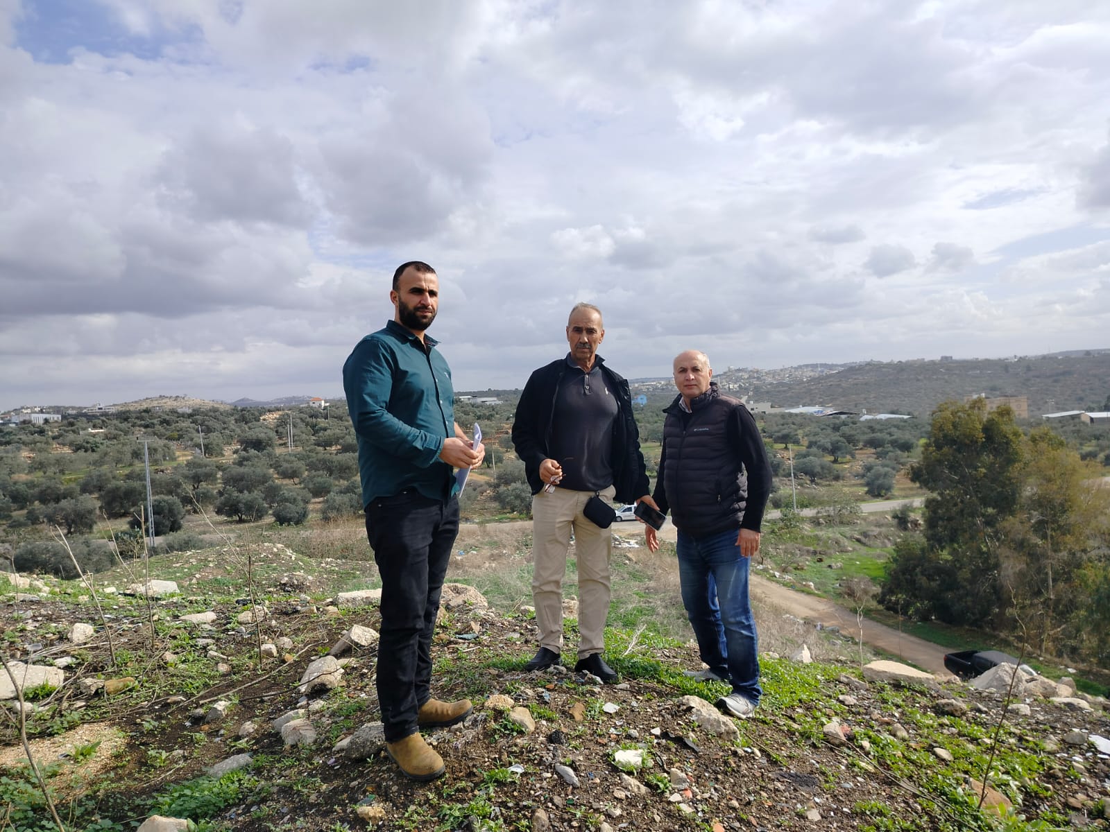 قلقيلية: سلطة جودة البيئة تتابع مكباً للنفايات عشوائياً مغلقاً في جيوس  وتبحث آليات التخلص الآمن منه