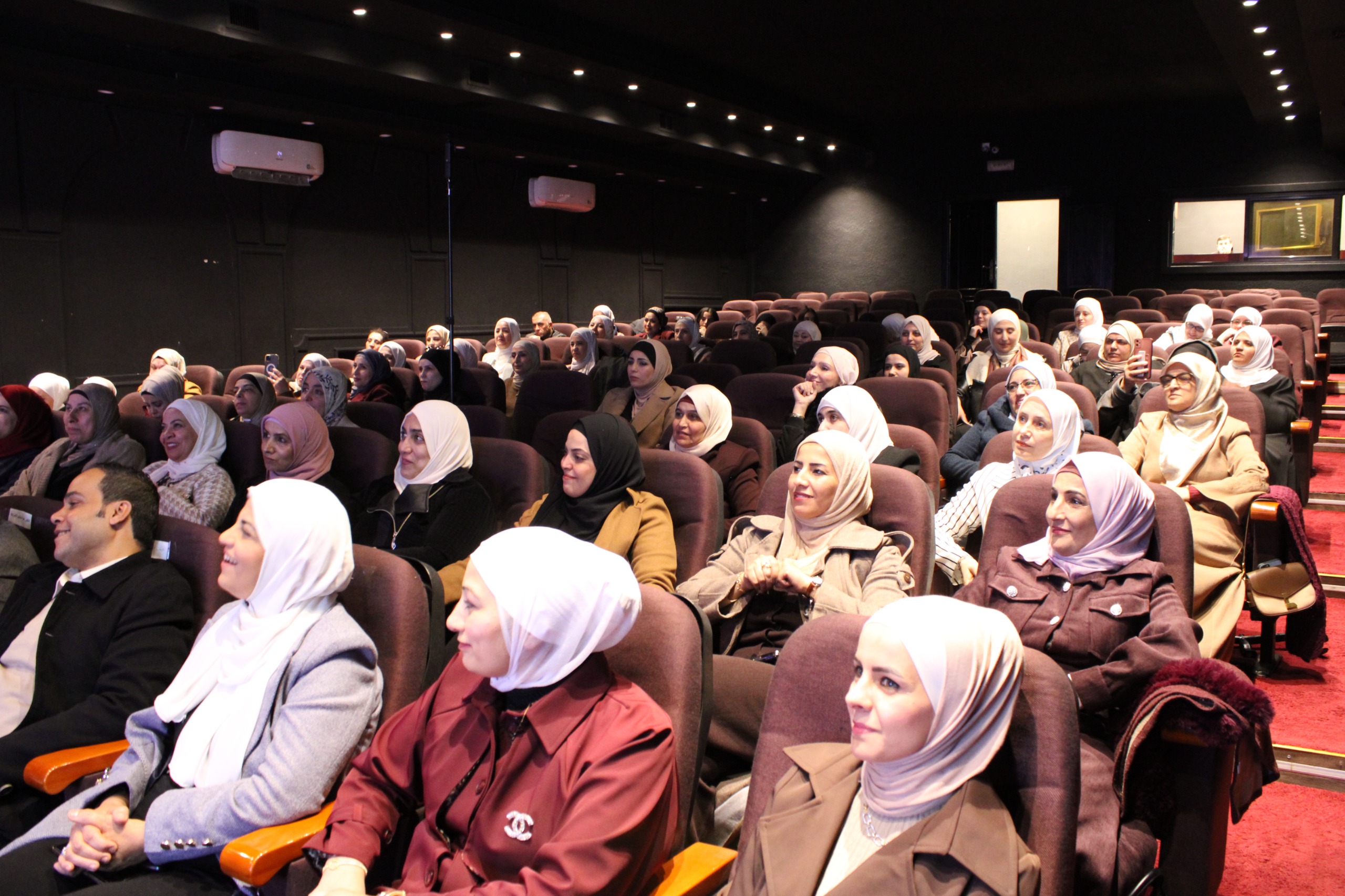 العين هيفاء النجار ترعى حفل تكريم نوادي حكمت الثقافة في المدارس الحكومية