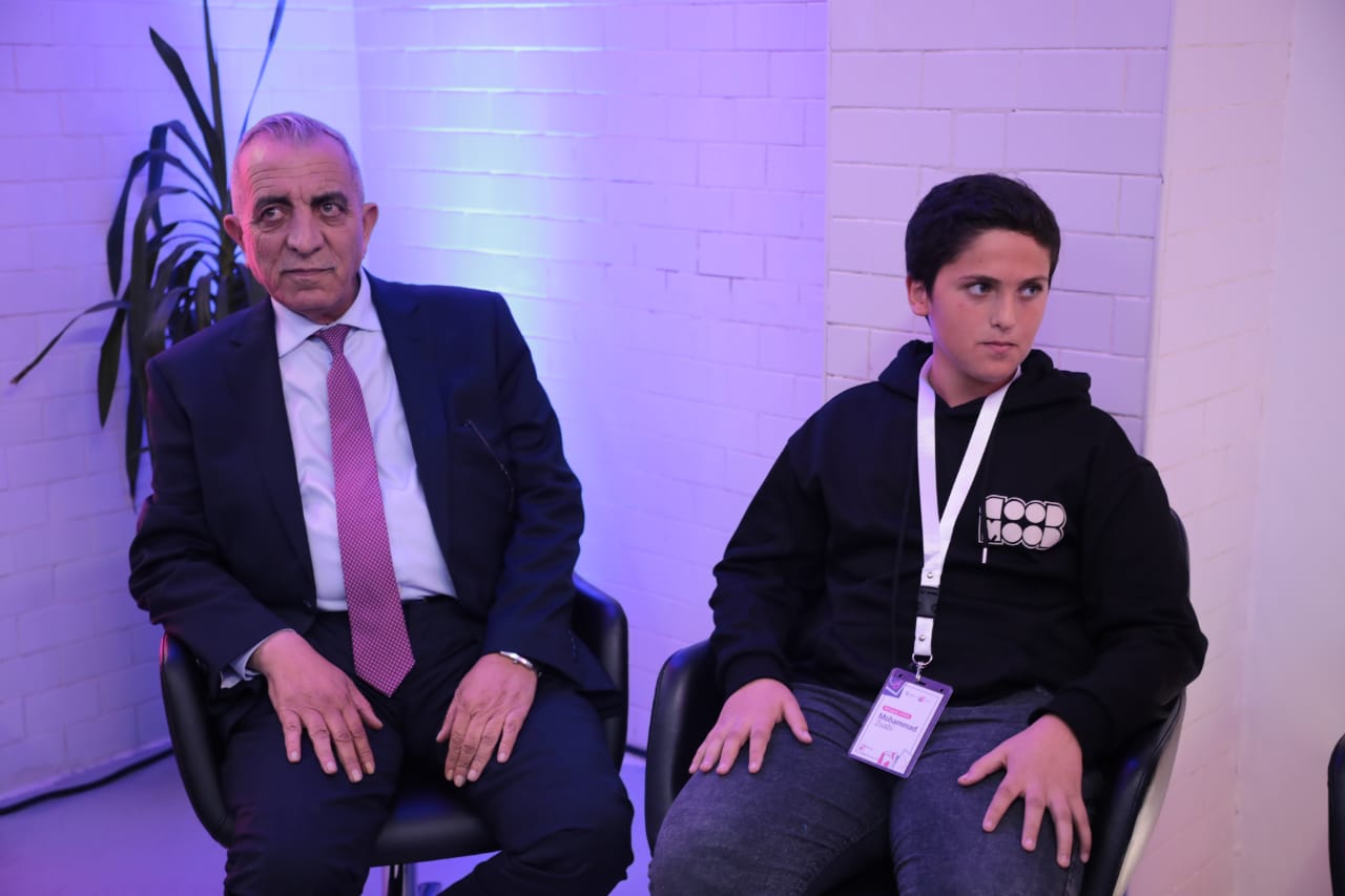 وزير الثقافة يفتتح معرض ما وراء الإطار – فراشي من أجل الحرية ويشيد بإبداع الأطفال والشباب