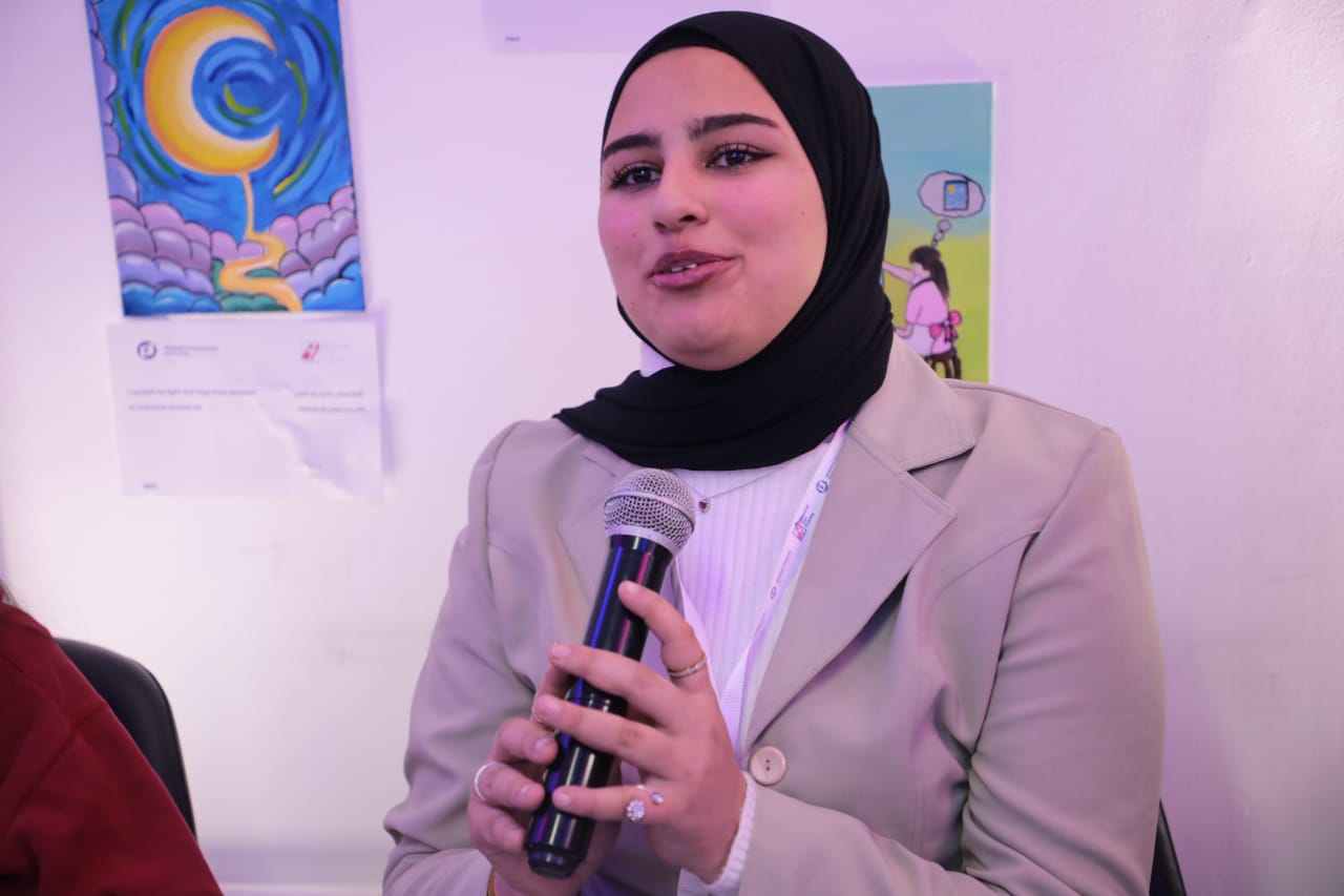 وزير الثقافة يفتتح معرض ما وراء الإطار – فراشي من أجل الحرية ويشيد بإبداع الأطفال والشباب