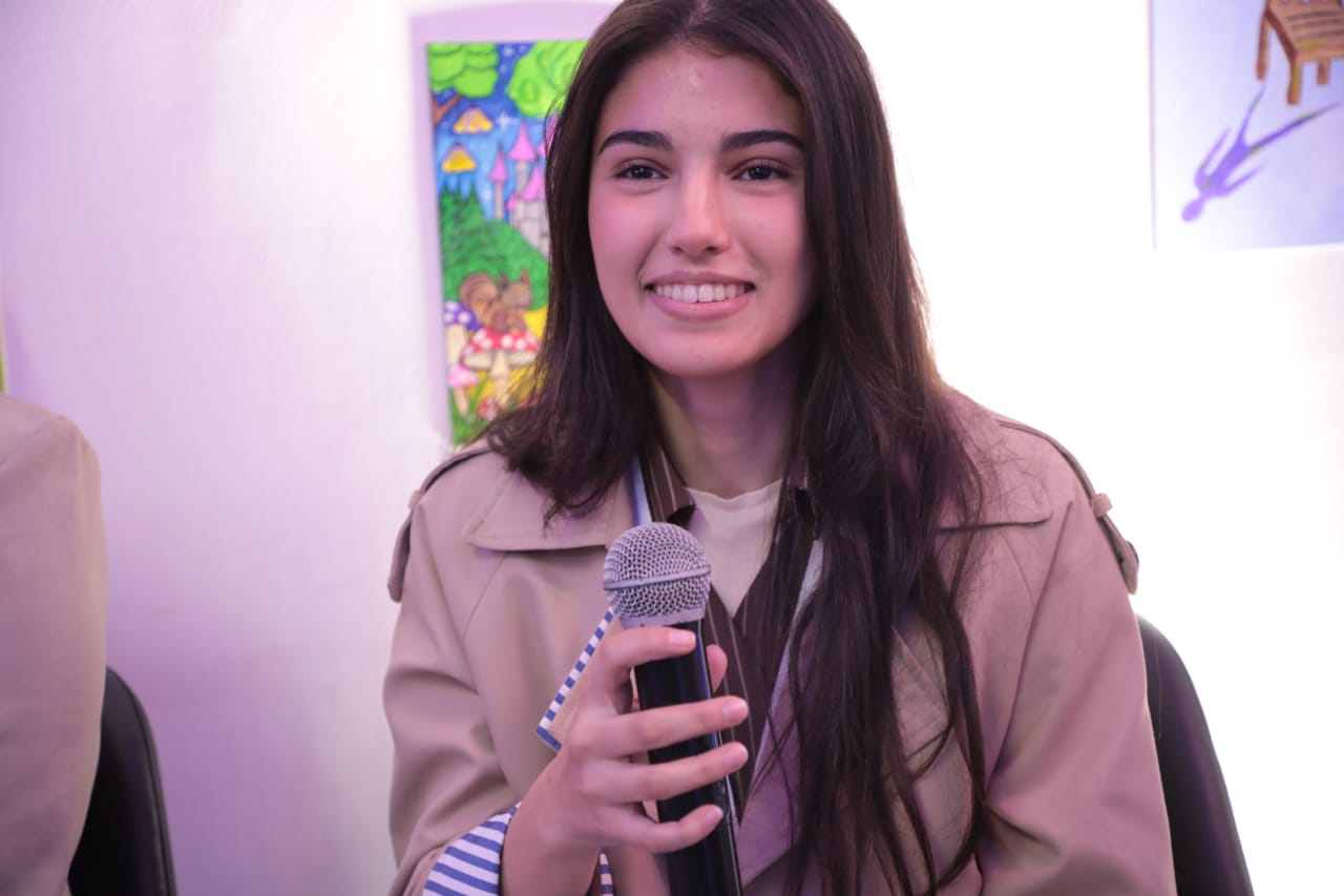 وزير الثقافة يفتتح معرض ما وراء الإطار – فراشي من أجل الحرية ويشيد بإبداع الأطفال والشباب