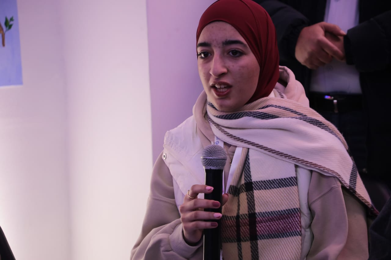 وزير الثقافة يفتتح معرض ما وراء الإطار – فراشي من أجل الحرية ويشيد بإبداع الأطفال والشباب