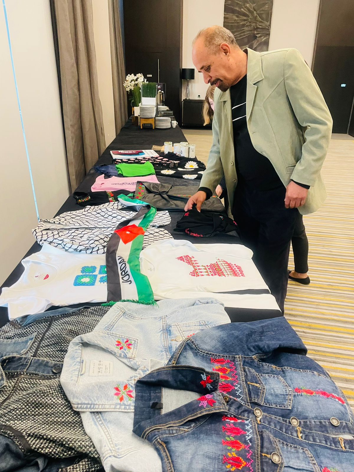 مساواة تطلق منتجاتها في إسطنبول.. سوق مساواة يعرض إبداعات مادبا