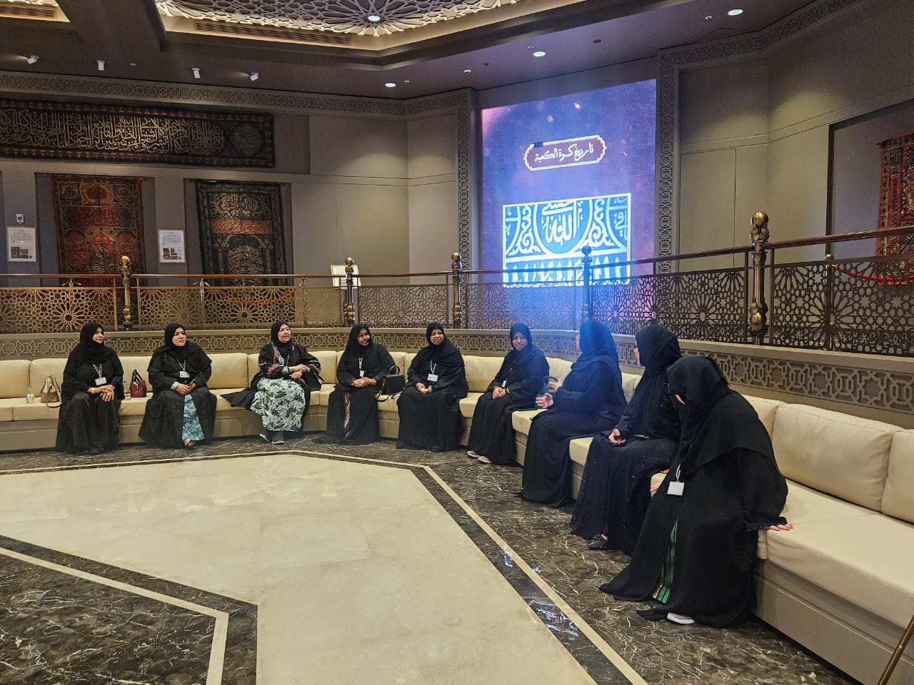 زيارة ثقافية إلى مجمع القرآن الكريم في الشارقة ضمن مبادرة «عيش اللحظة