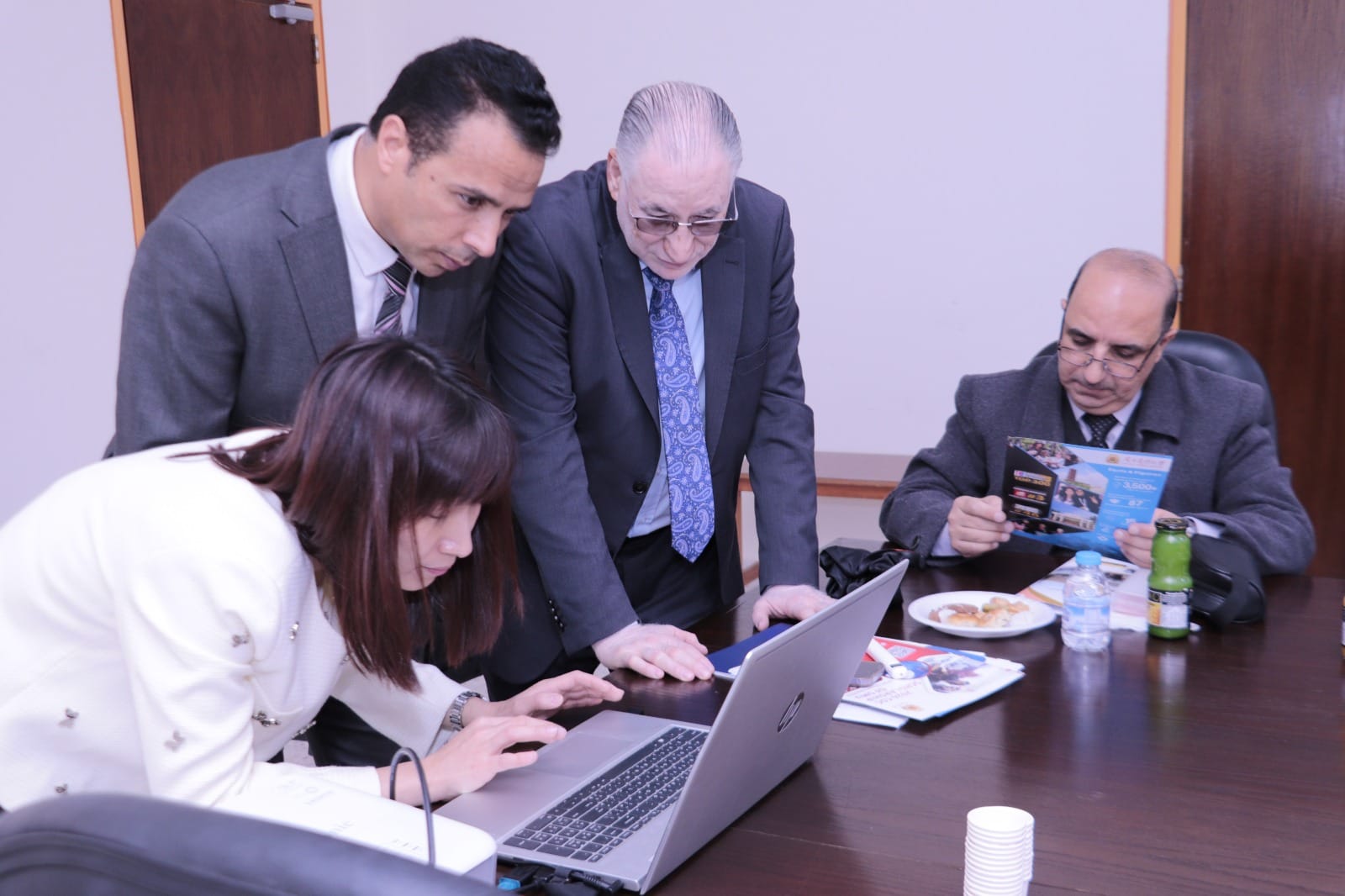 جامعة الحسين بن طلال وجامعة جنوب الصين الطبية تبحثان شراكة استراتيجية في التعليم والبحث الطبي.