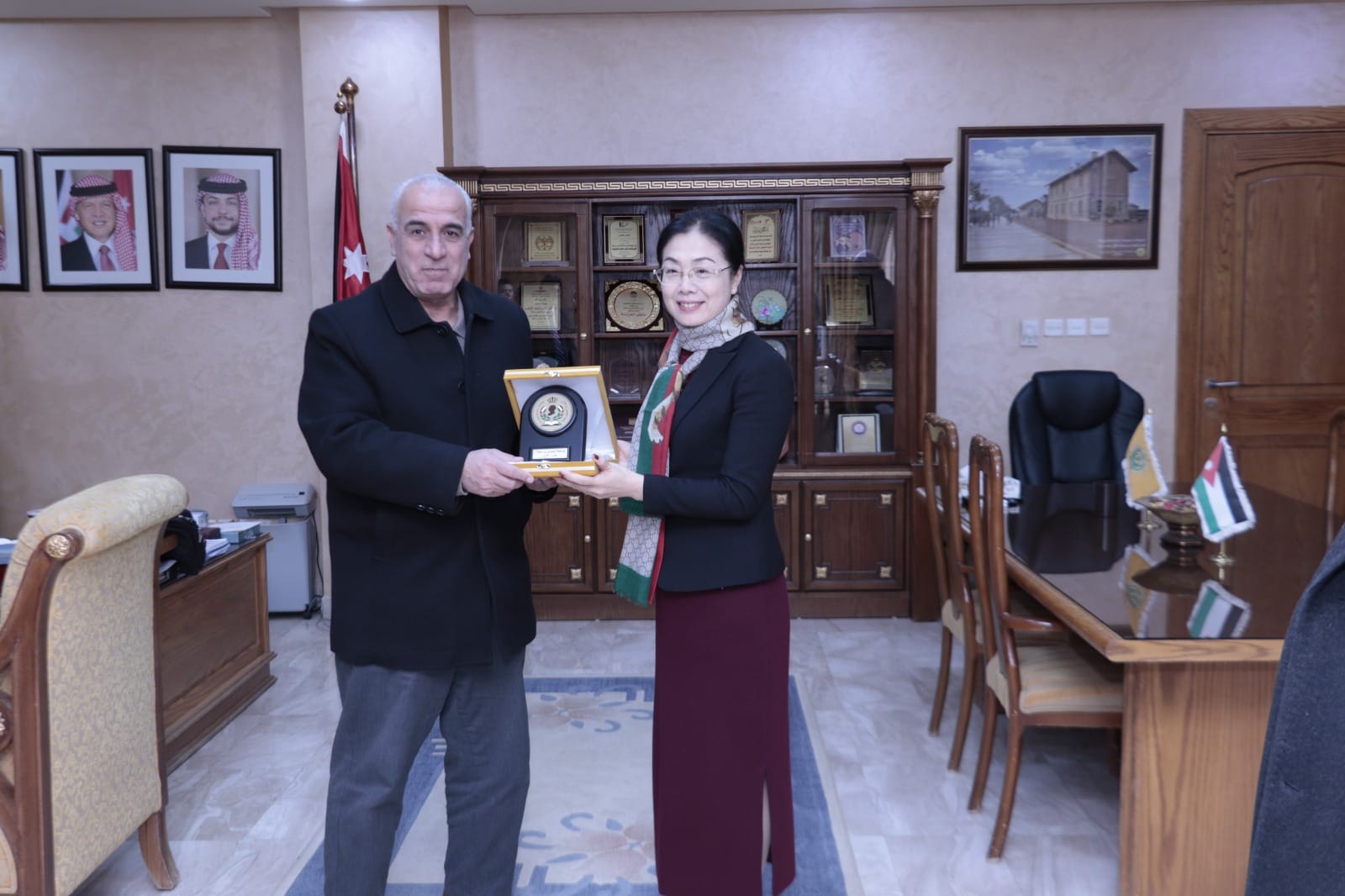 جامعة الحسين بن طلال وجامعة جنوب الصين الطبية تبحثان شراكة استراتيجية في التعليم والبحث الطبي.