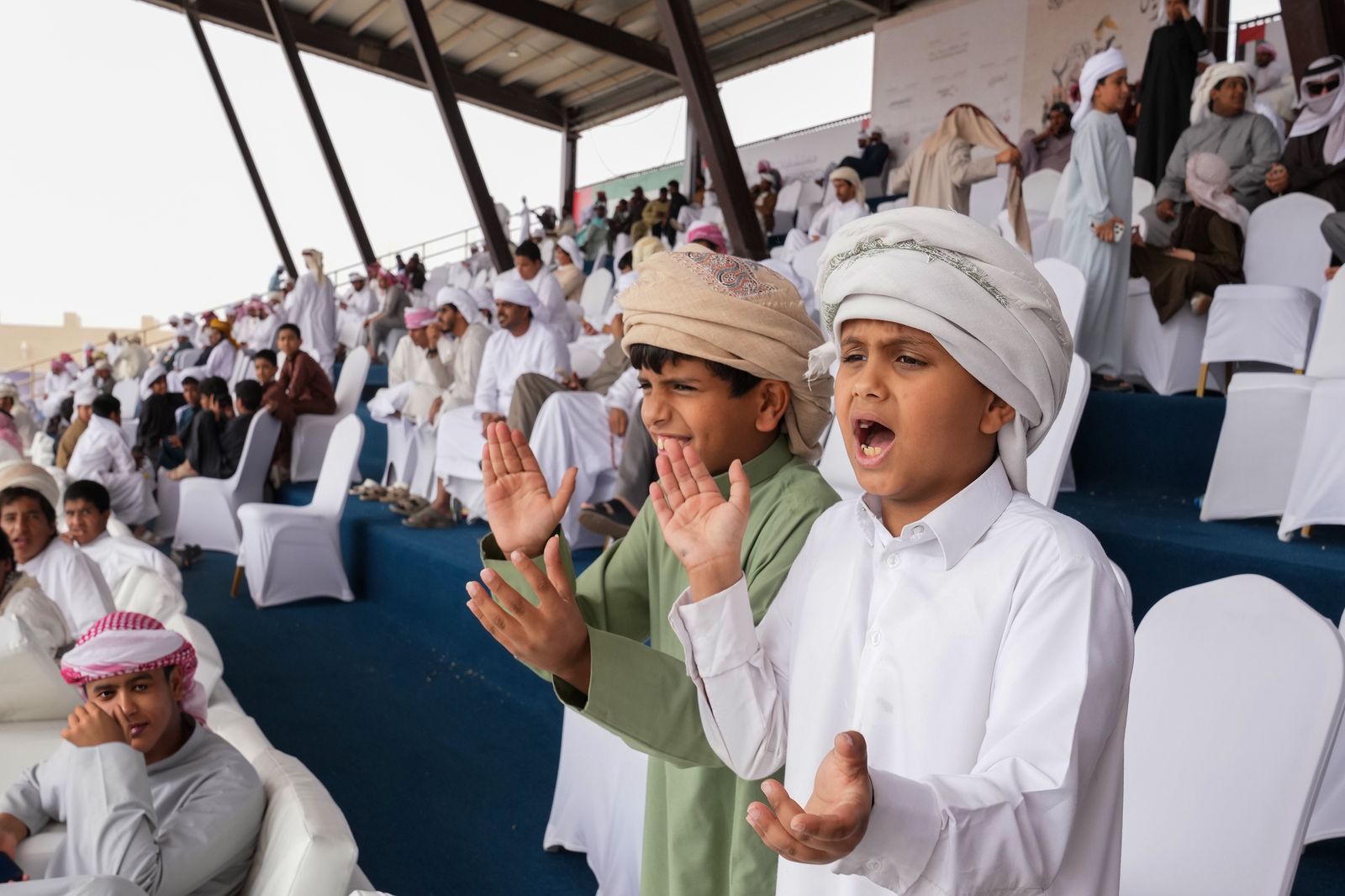 الصيحة تحفز الإبل المشاركة في مزاينة مدينة زايد