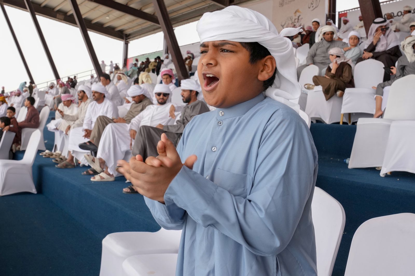 الصيحة تحفز الإبل المشاركة في مزاينة مدينة زايد