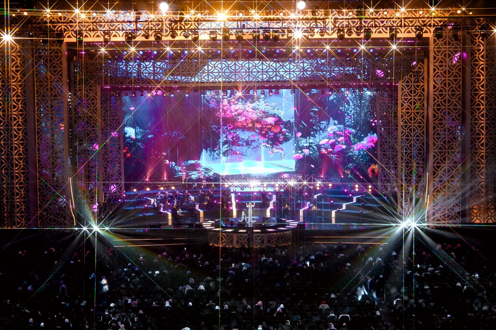 نجوى كرم تشعل مسرح محمد عبده أرينا بالرياض بحفل جماهيري استثنائي وتستقبل العام الجديد 2026 من دبي