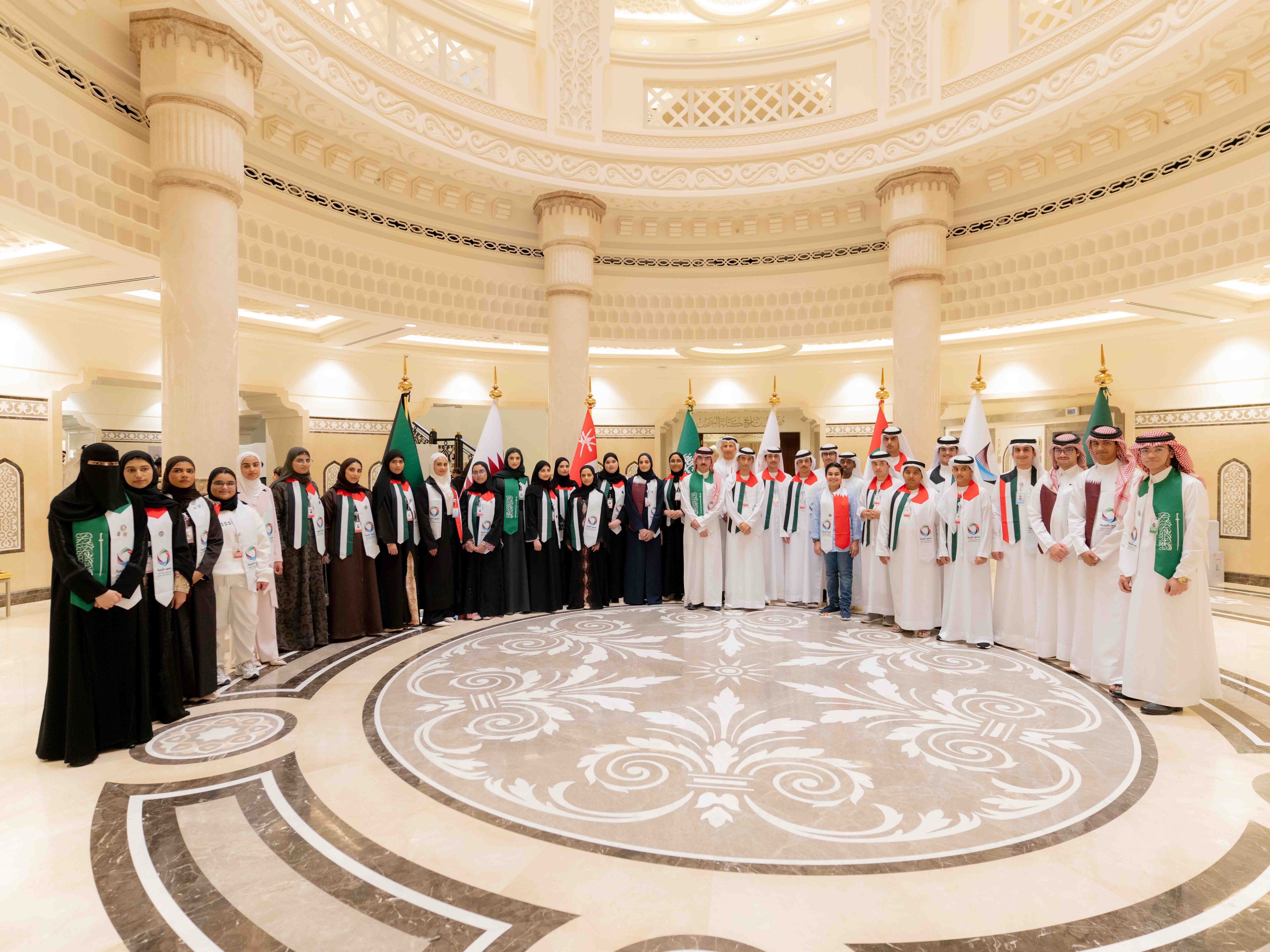 بمشاركة نخبة من شباب دول الخليج  ربع قرن تُطلق برنامج جسور خليجية في دورته الثانية  