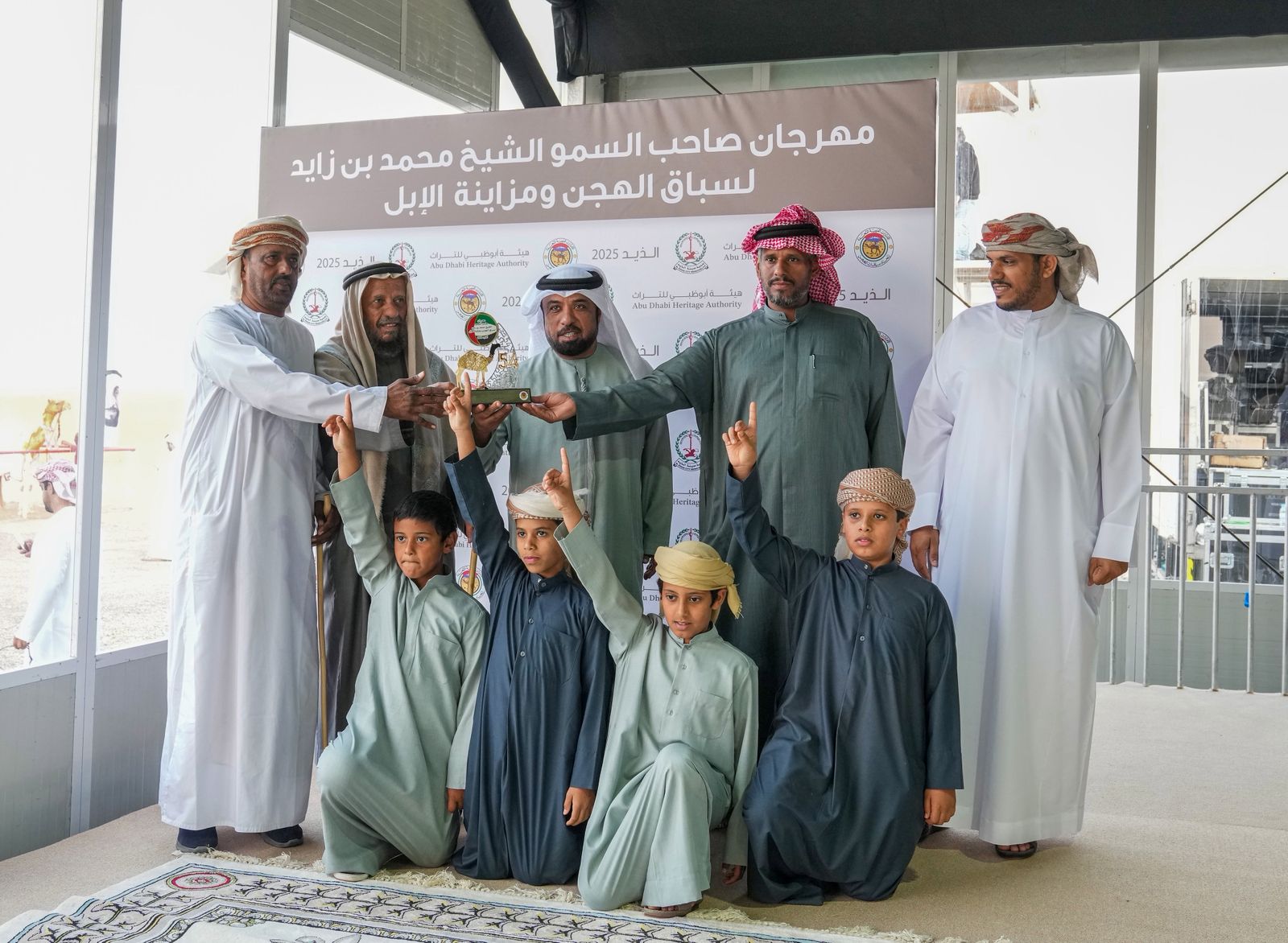 تتويج مزاينة المفاريد في مهرجان محمد بن زايد لسباقات الهجن ومزاينة الإبل