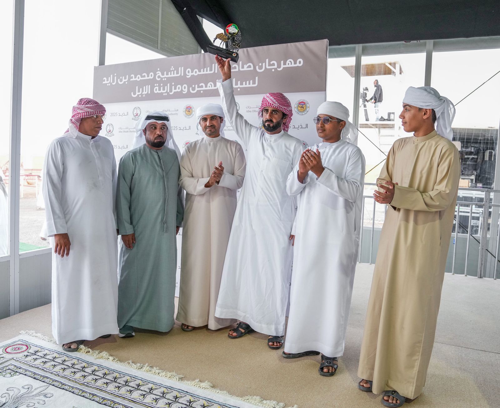 تتويج مزاينة المفاريد في مهرجان محمد بن زايد لسباقات الهجن ومزاينة الإبل