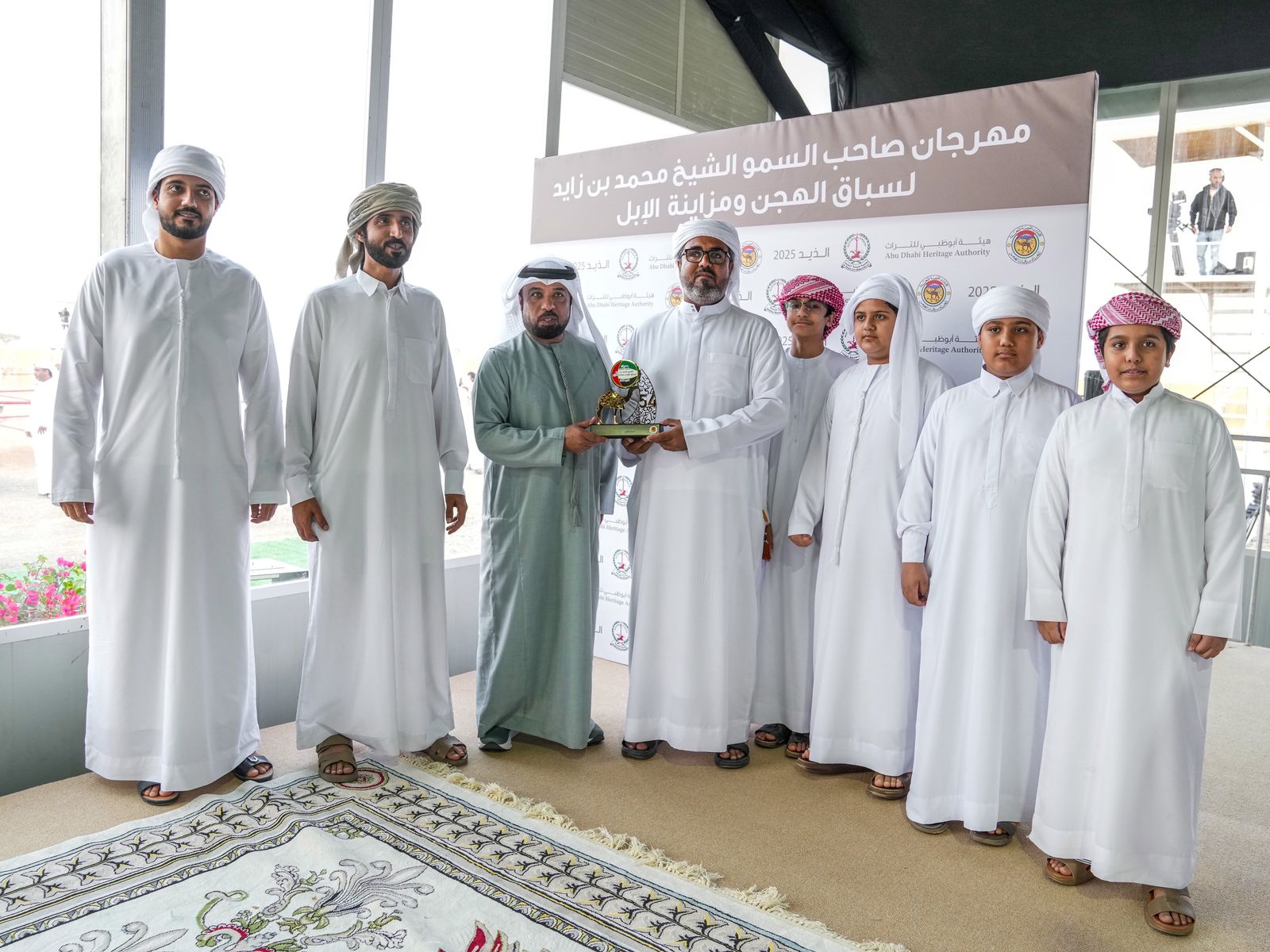 تتويج مزاينة المفاريد في مهرجان محمد بن زايد لسباقات الهجن ومزاينة الإبل