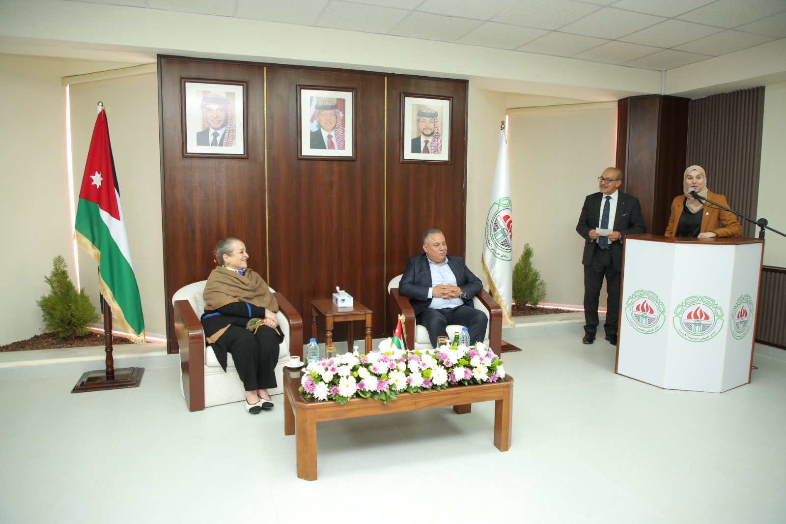 صاحبة السمو الملكي الأميرة عالية بنت الحسين المعظمة الرئيسة الفخرية تزور نادي خريجي الجامعة الأردنية