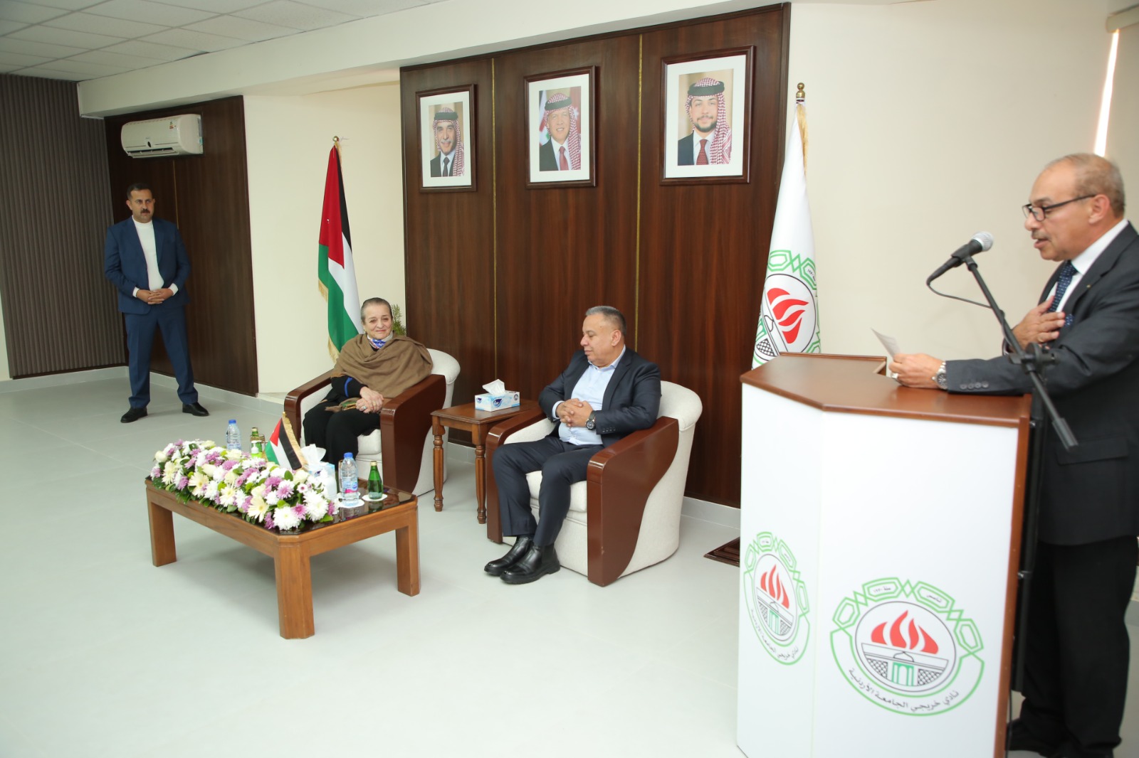 صاحبة السمو الملكي الأميرة عالية بنت الحسين المعظمة الرئيسة الفخرية تزور نادي خريجي الجامعة الأردنية