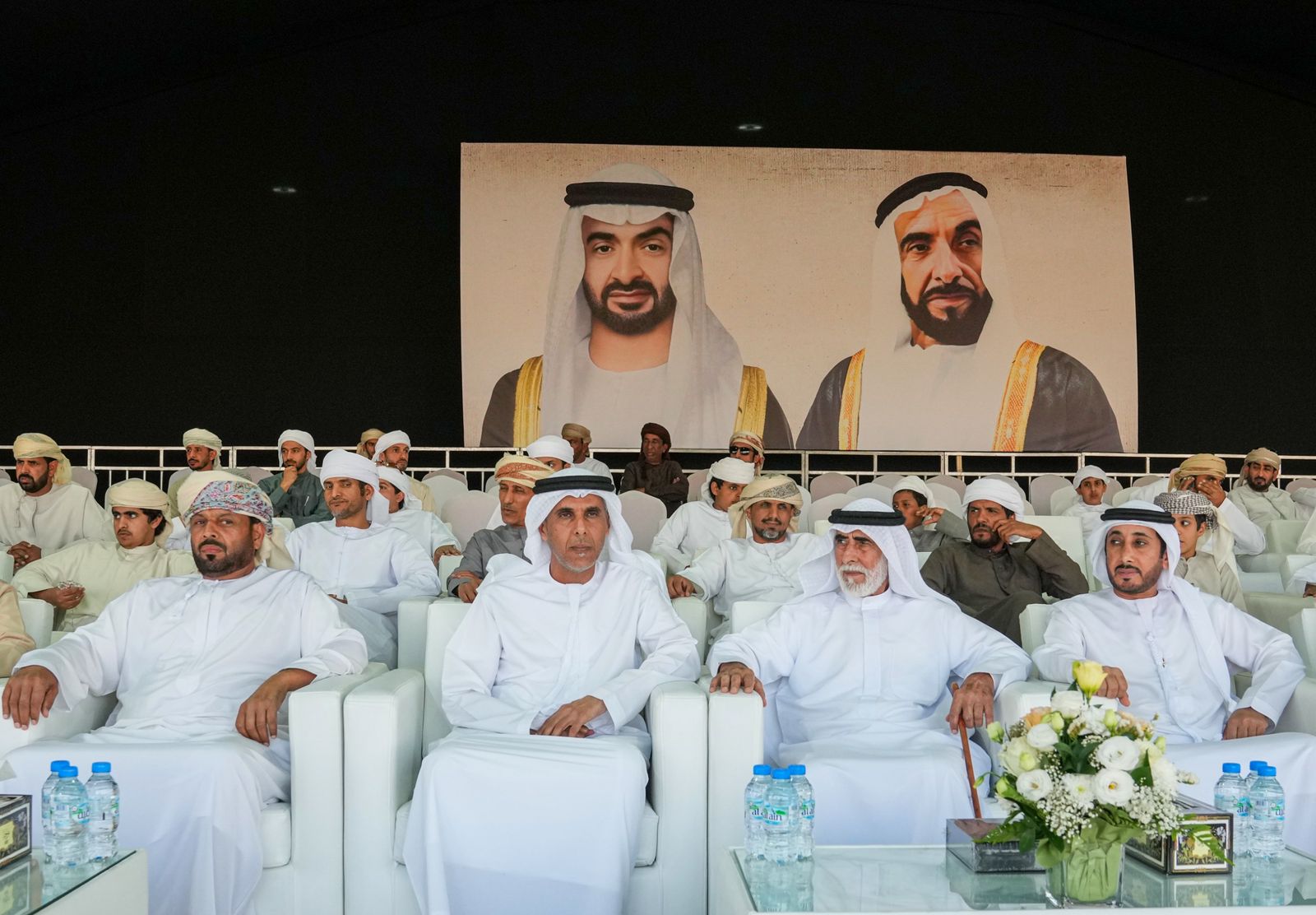 تتويج الفائزين بمزاينة الإيذاع في مهرجان محمد بن زايد لسباقات الهجن ومزاينة الإبل