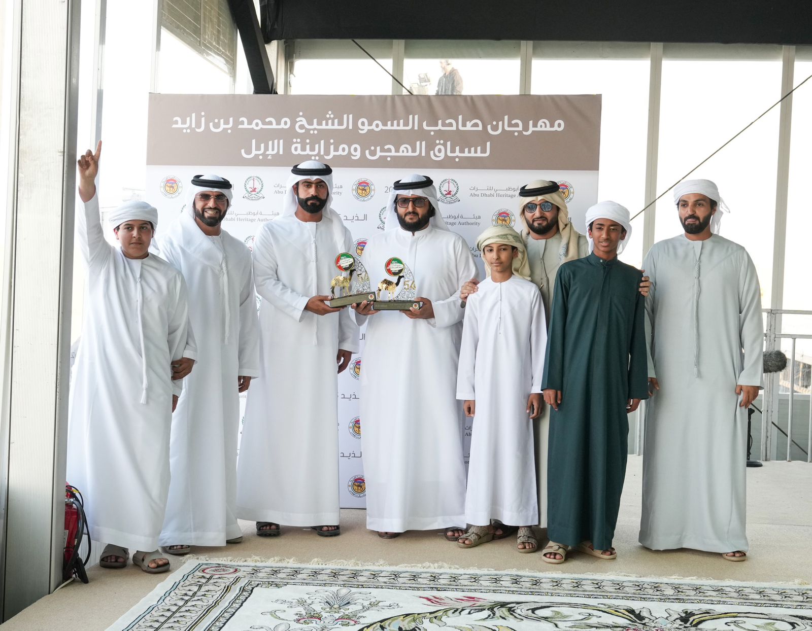 مشاركة واسعة في مزاينة الحقايق بمهرجان محمد بن زايد لسباقات الهجن ومزاينة الإبل .. وتتويج الفائزين