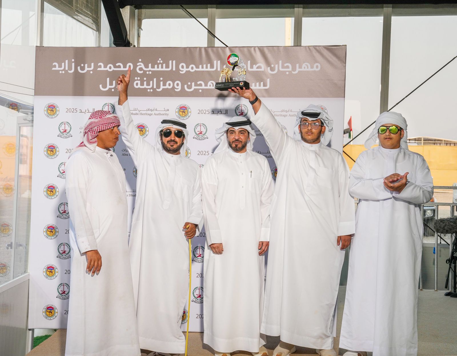 مزاينة اللقايا في مهرجان محمد بن زايد لسباقات الهجن ومزاينة الإبل .. منافسة وتحدي