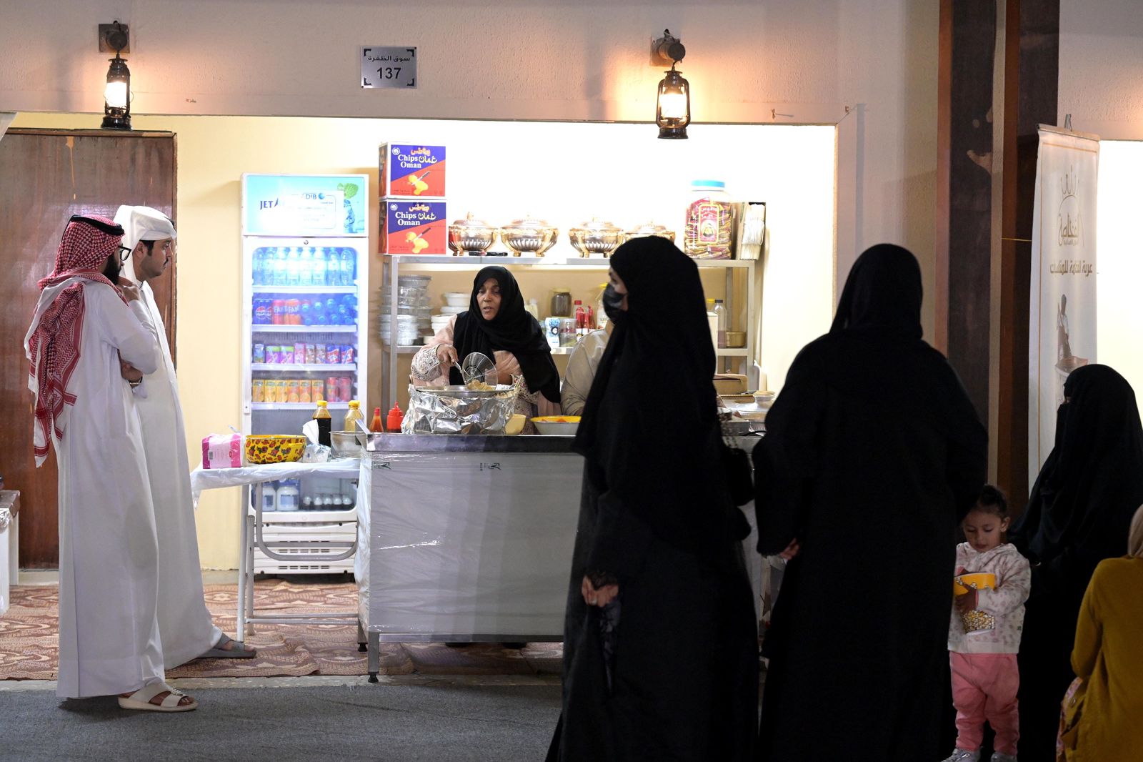 سوق الظفرة التراثي.. عراقة الماضي وإبداع الحاضر في مهرجان الظفرة