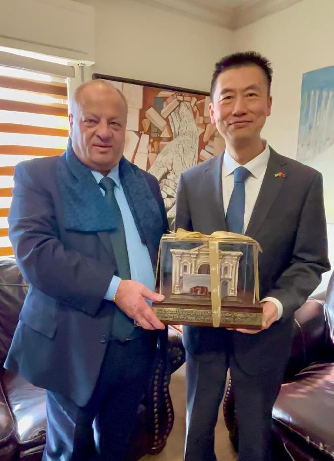 سماوي والسفير الصيني يبحثان سبل تطوير الروابط الثقافيّة بين المهرجان والصين